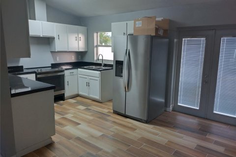 House in Poinciana, Florida 4 bedrooms, 121.98 sq.m. № 1870914 - photo 4