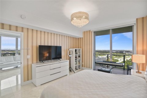 Condo in North Miami Beach, Florida, 3 bedrooms  № 2014944 - photo 17