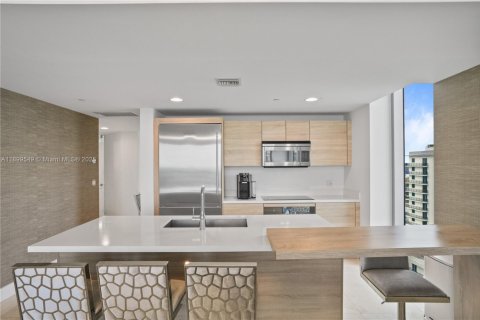 Condo in North Miami Beach, Florida, 3 bedrooms  № 2014944 - photo 5