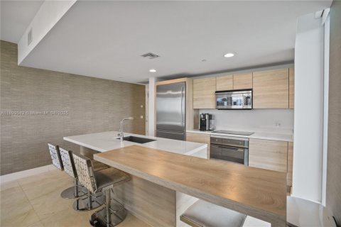 Condo in North Miami Beach, Florida, 3 bedrooms  № 2014944 - photo 3