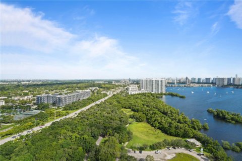 Condo in North Miami Beach, Florida, 3 bedrooms  № 2014944 - photo 24