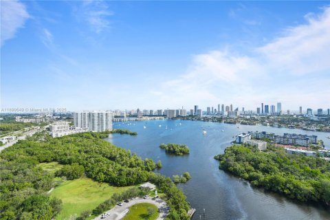 Condo in North Miami Beach, Florida, 3 bedrooms  № 2014944 - photo 25