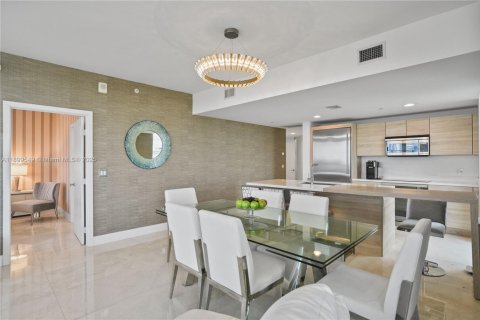 Condo in North Miami Beach, Florida, 3 bedrooms  № 2014944 - photo 8