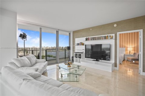 Condo in North Miami Beach, Florida, 3 bedrooms  № 2014944 - photo 9