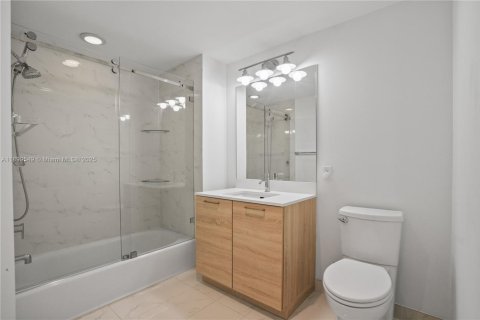Condo in North Miami Beach, Florida, 3 bedrooms  № 2014944 - photo 12