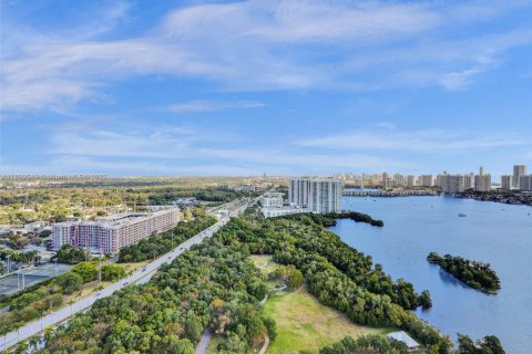 Condo in North Miami Beach, Florida, 3 bedrooms  № 2014944 - photo 28