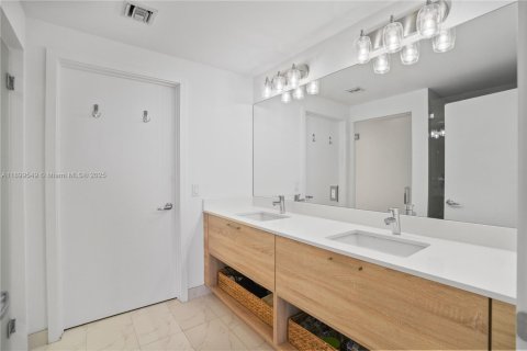 Condo in North Miami Beach, Florida, 3 bedrooms  № 2014944 - photo 19