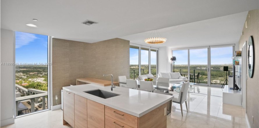 Condo in North Miami Beach, Florida, 3 bedrooms  № 2014944