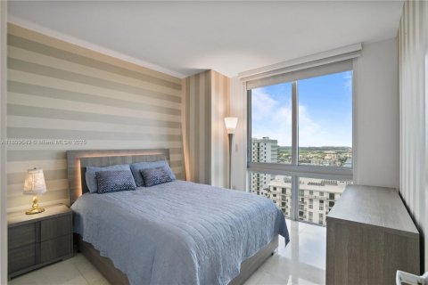 Condo in North Miami Beach, Florida, 3 bedrooms  № 2014944 - photo 13