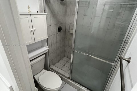 Снять в аренду кондоминиум в Майами, Флорида 2 спальни, 80.82м2, № 1921522 - фото 19