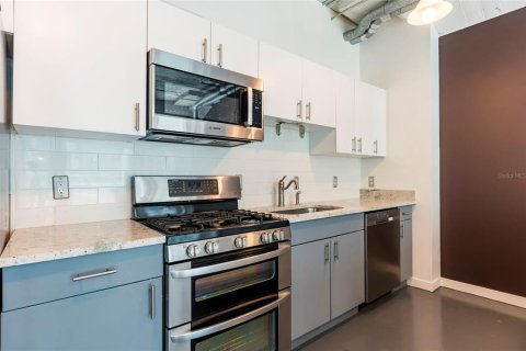 Condo in Tampa, Florida, 1 bedroom  № 1847037 - photo 4