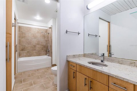 Condo in Tampa, Florida, 1 bedroom  № 1847037 - photo 7