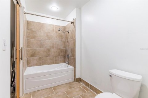 Condo in Tampa, Florida, 1 bedroom  № 1847037 - photo 8