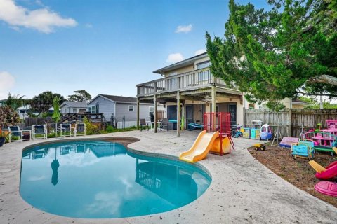 House in Oak Hill, Florida 2 bedrooms, 143.53 sq.m. № 2156378 - photo 10