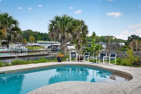 House in Oak Hill, Florida 2 bedrooms, 143.53 sq.m. № 2156378 - photo 8