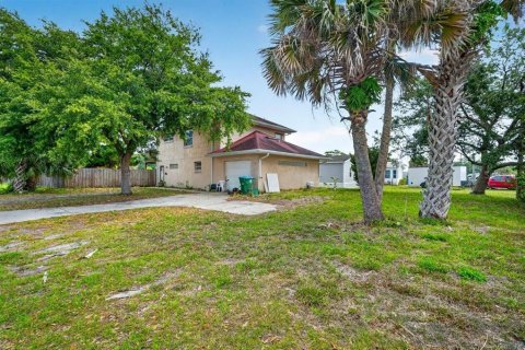 House in Oak Hill, Florida 2 bedrooms, 143.53 sq.m. № 2156378 - photo 4