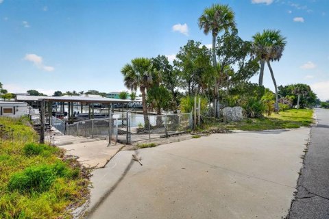 House in Oak Hill, Florida 2 bedrooms, 143.53 sq.m. № 2156378 - photo 15