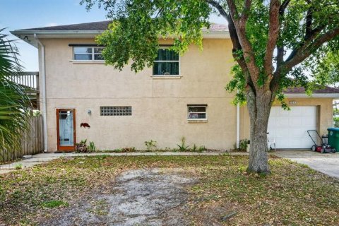 House in Oak Hill, Florida 2 bedrooms, 143.53 sq.m. № 2156378