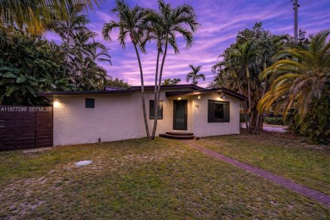 House in Miami, Florida 3 bedrooms, 117.8 sq.m. № 2041926