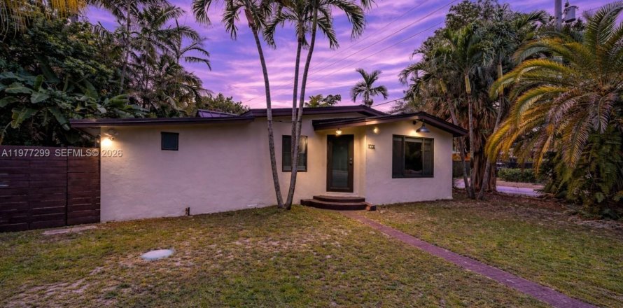 House in Miami, Florida 3 bedrooms, 117.8 sq.m. № 2041926