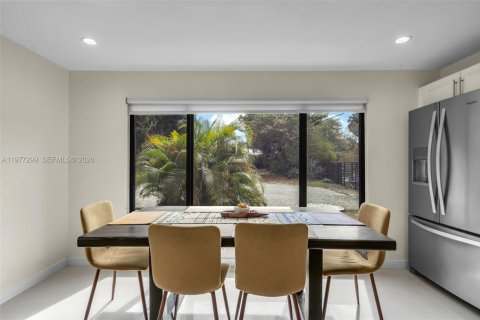 House in Miami, Florida 3 bedrooms, 117.8 sq.m. № 2041926 - photo 12