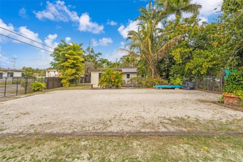 House in Miami, Florida 3 bedrooms, 117.8 sq.m. № 2041926 - photo 27