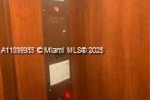 Condominio en venta en Miami, Florida, 1 dormitorio, 63.92 m2 № 1772430 - foto 6