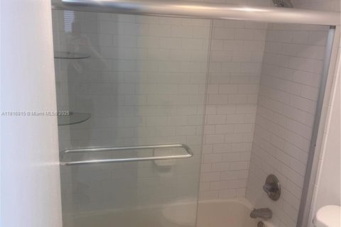 Condominio en venta en Miami, Florida, 1 dormitorio, 63.92 m2 № 1772430 - foto 25