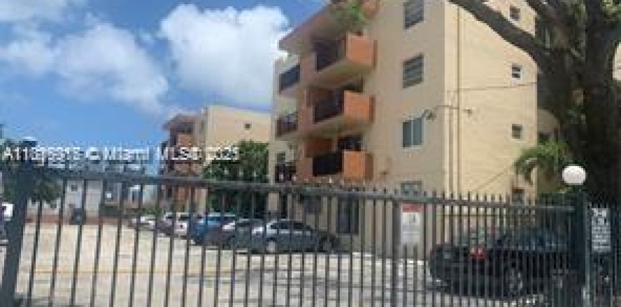 Condo in Miami, Florida, 1 bedroom № 1772430