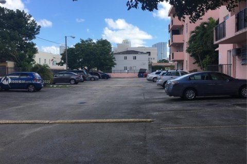 Condominio en venta en Miami, Florida, 1 dormitorio, 63.92 m2 № 1772430 - foto 2