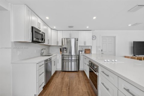 Condo in Fort Lauderdale, Florida, 2 bedrooms  № 2067466 - photo 6