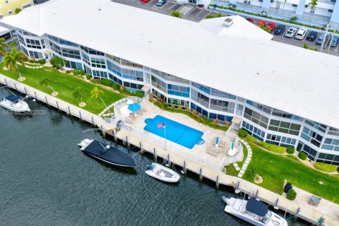 Condo in Fort Lauderdale, Florida, 2 bedrooms  № 2067466
