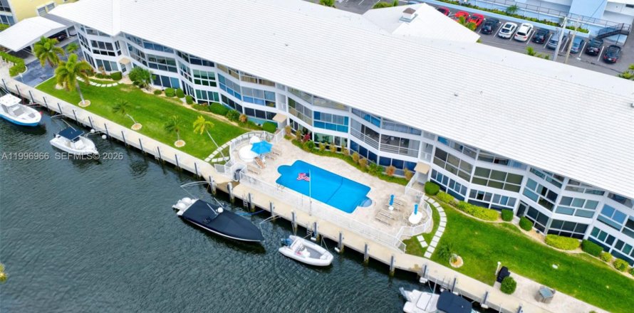 Condo in Fort Lauderdale, Florida, 2 bedrooms  № 2067466