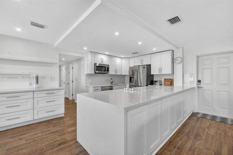 Condo in Fort Lauderdale, Florida, 2 bedrooms  № 2067466 - photo 7