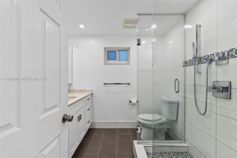 Condo in Fort Lauderdale, Florida, 2 bedrooms  № 2067466 - photo 18