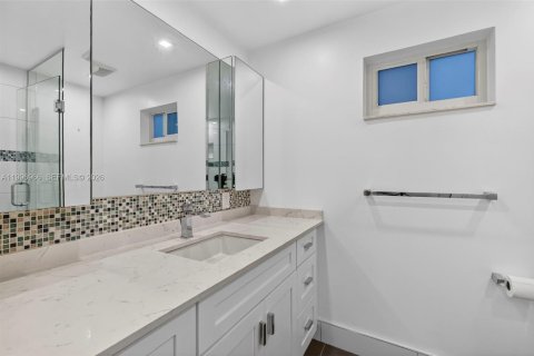 Condo in Fort Lauderdale, Florida, 2 bedrooms  № 2067466 - photo 19