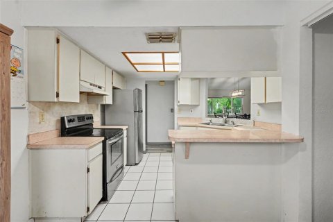 House in New Port Richey, Florida 2 bedrooms, 149.94 sq.m. № 2157796 - photo 12