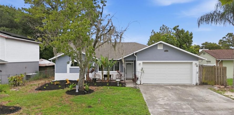 House in New Port Richey, Florida 2 bedrooms, 149.94 sq.m. № 2157796