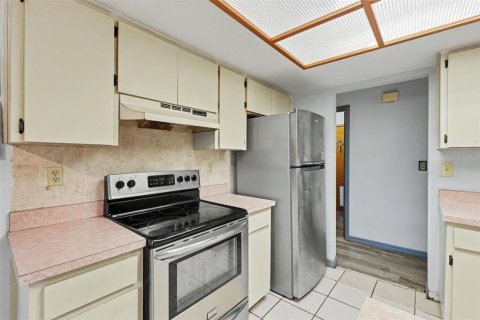 House in New Port Richey, Florida 2 bedrooms, 149.94 sq.m. № 2157796 - photo 13