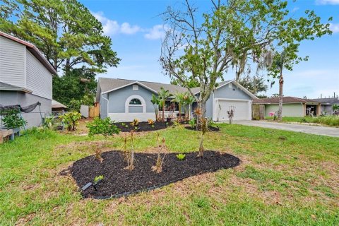 House in New Port Richey, Florida 2 bedrooms, 149.94 sq.m. № 2157796 - photo 2