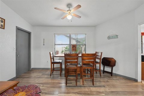 House in New Port Richey, Florida 2 bedrooms, 149.94 sq.m. № 2157796 - photo 18