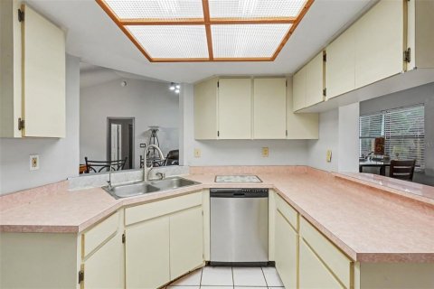House in New Port Richey, Florida 2 bedrooms, 149.94 sq.m. № 2157796 - photo 15