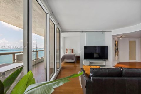 Condo in Miami, Florida, 2 bedrooms  № 2032891 - photo 16