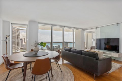 Condo in Miami, Florida, 2 bedrooms  № 2032891 - photo 14
