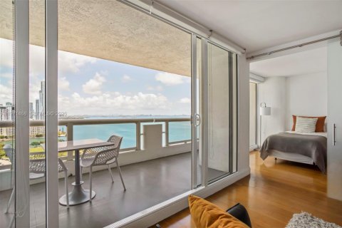 Condo in Miami, Florida, 2 bedrooms  № 2032891 - photo 19