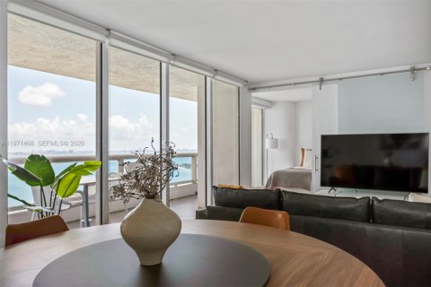 Condo in Miami, Florida, 2 bedrooms  № 2032891 - photo 15