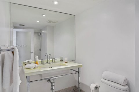 Condo in Miami, Florida, 2 bedrooms  № 2032891 - photo 8
