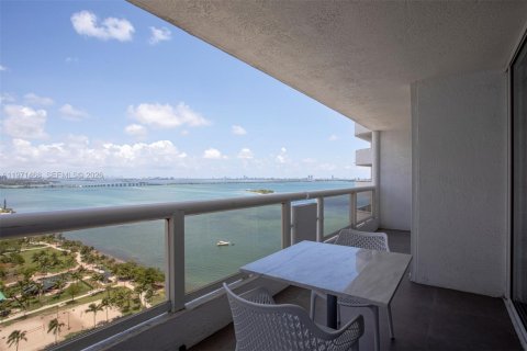 Condo in Miami, Florida, 2 bedrooms  № 2032891 - photo 20