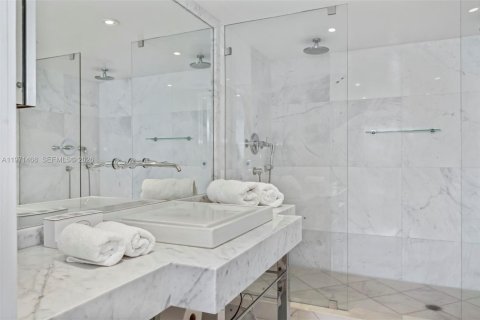 Condo in Miami, Florida, 2 bedrooms  № 2032891 - photo 4