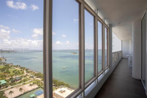Condo in Miami, Florida, 2 bedrooms  № 2032891 - photo 21